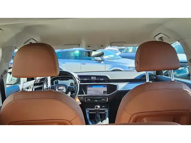 Audi Q3 view 16