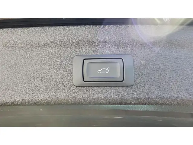 Audi Q3 view 22