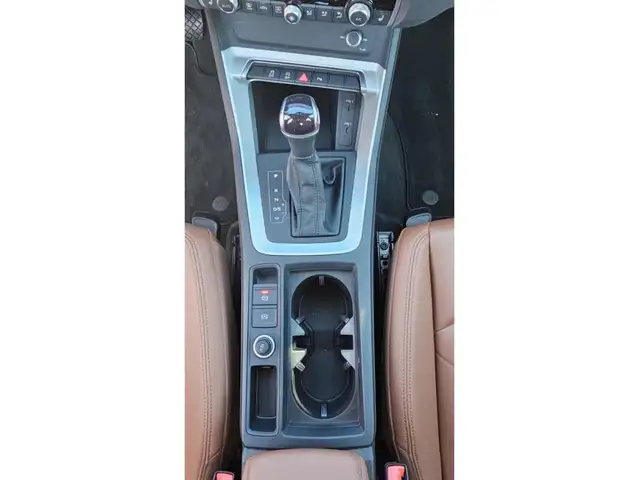 Audi Q3 view 8