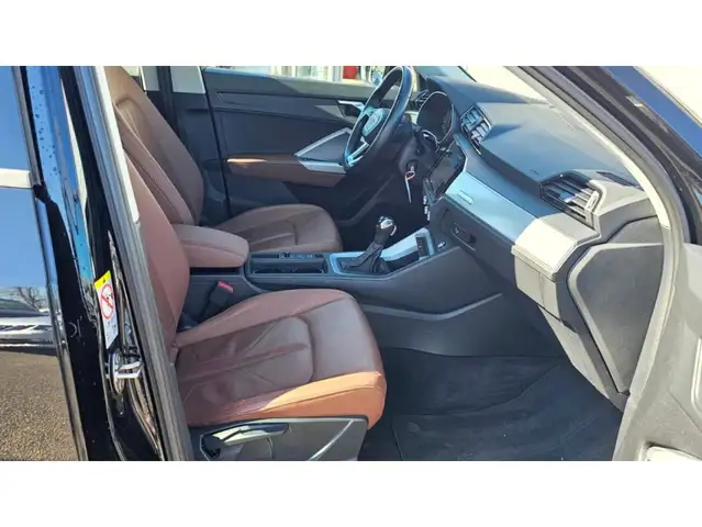 Audi Q3 view 15