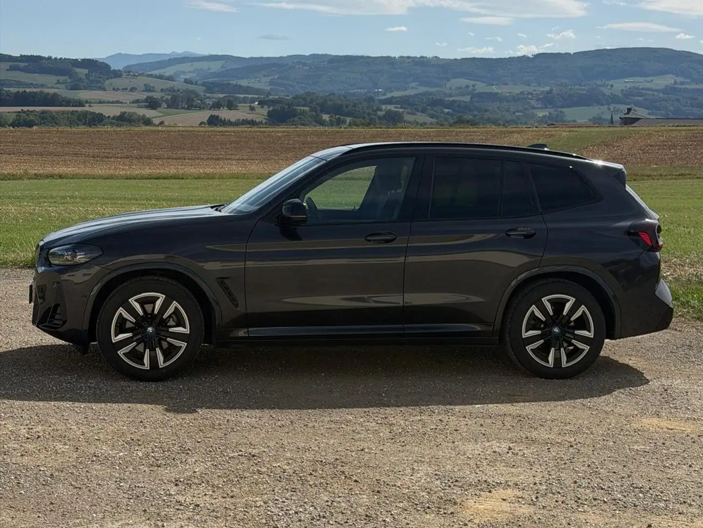 BMW iX3 iX3 AHK / 8-fach bereift / Pano Grau - 2