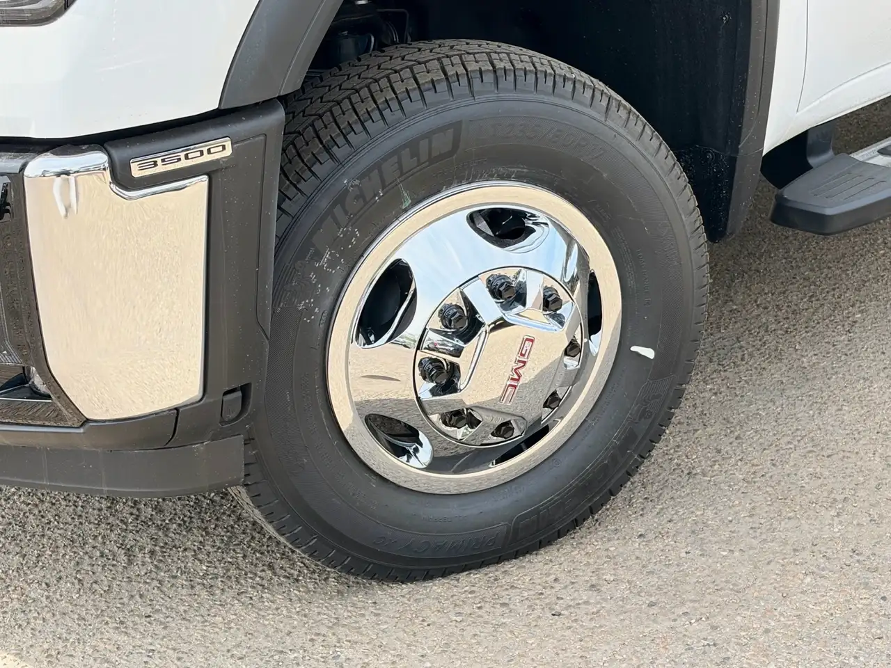 GMC Sierra 3500HD снимка GMC Sierra 3500HD