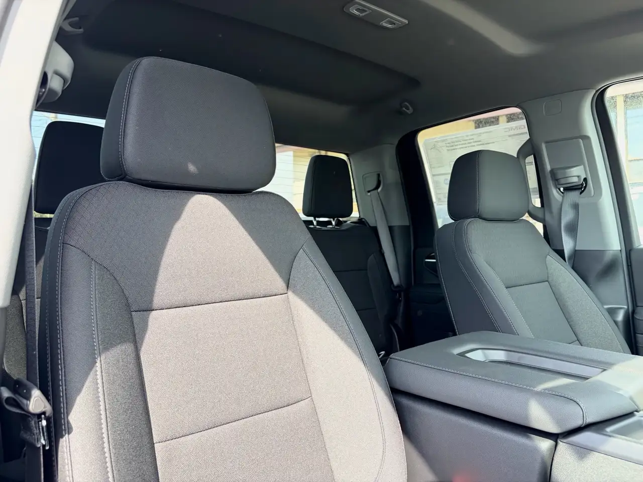 GMC Sierra 3500HD снимка GMC Sierra 3500HD