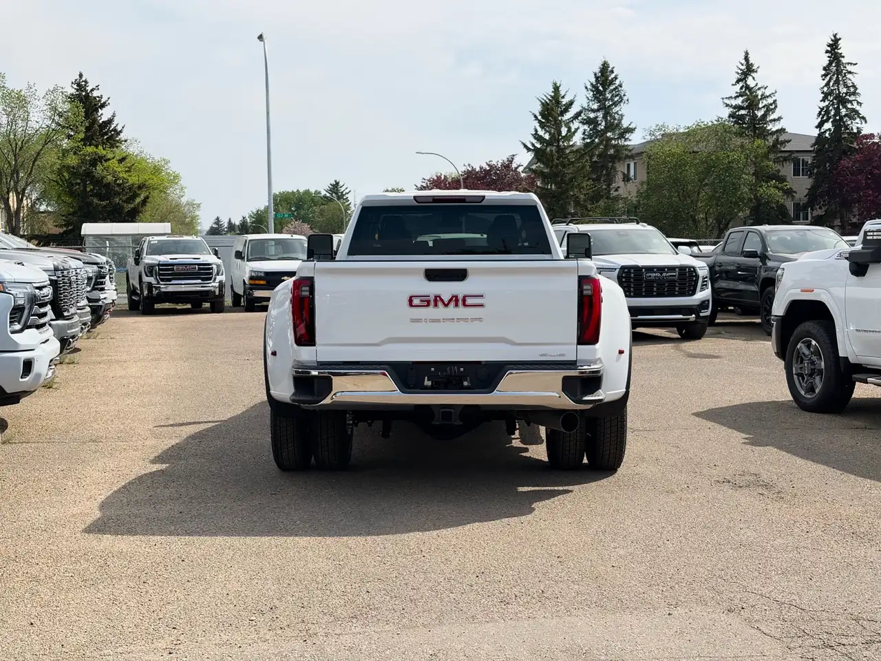 GMC Sierra 3500HD снимка GMC Sierra 3500HD
