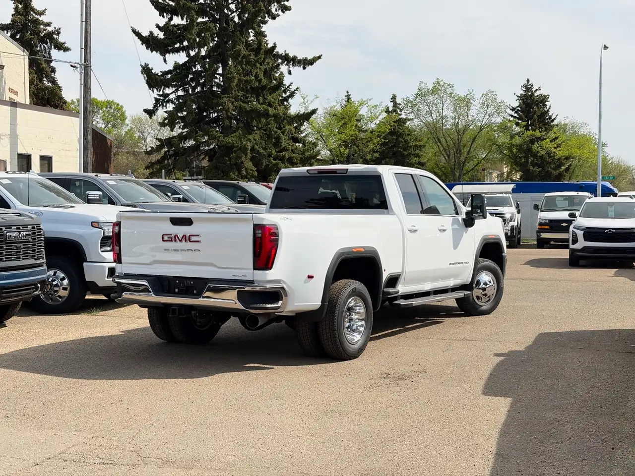 GMC Sierra 3500HD снимка GMC Sierra 3500HD