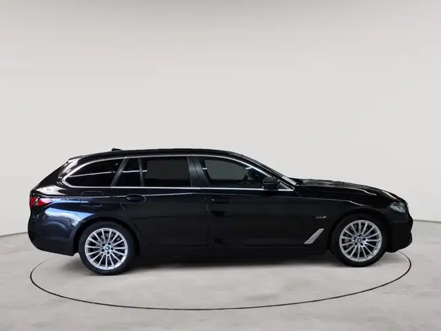 BMW 5 Series view 3