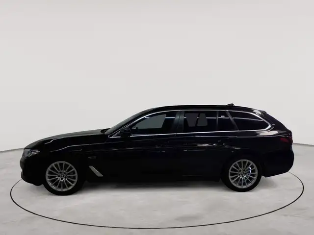BMW 5 Series view 6