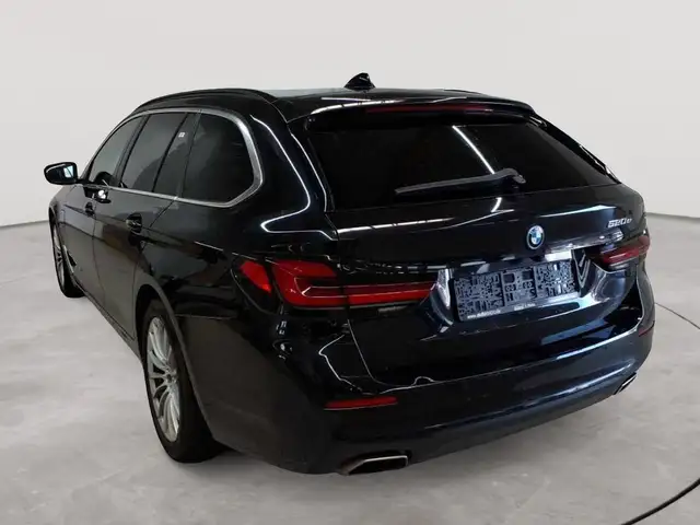 BMW 5 Series view 5