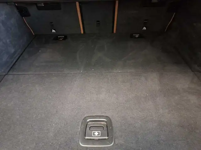 BMW 5 Series view 15