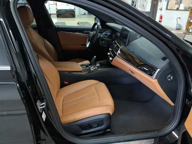BMW 5 Series view 8