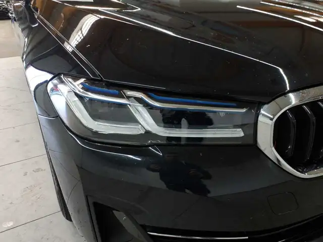 BMW 5 Series view 18