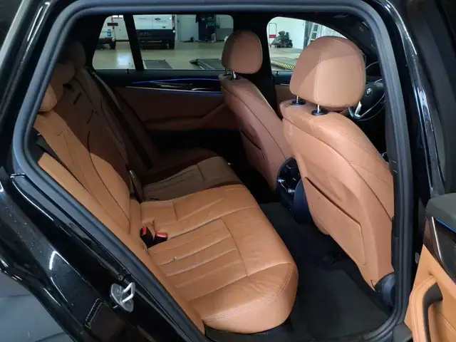 BMW 5 Series view 14