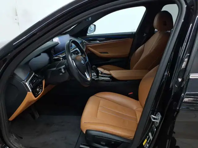 BMW 5 Series view 7