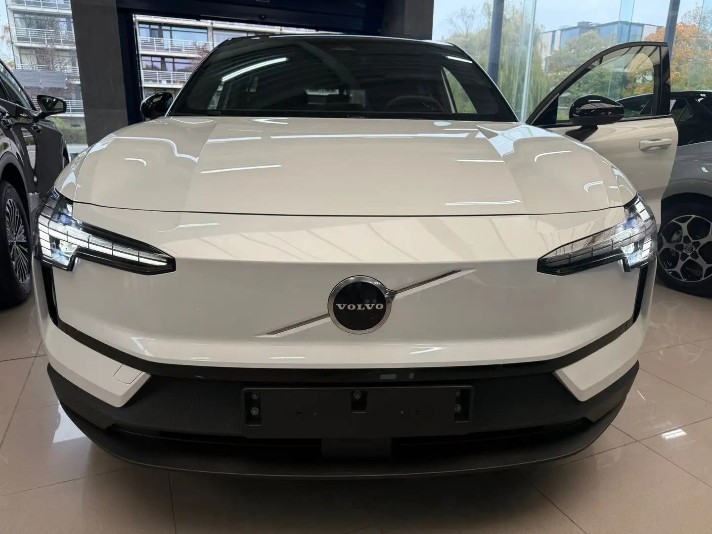 Volvo EX30 PLUS Single Motor - NIEUW ! Wit - 2