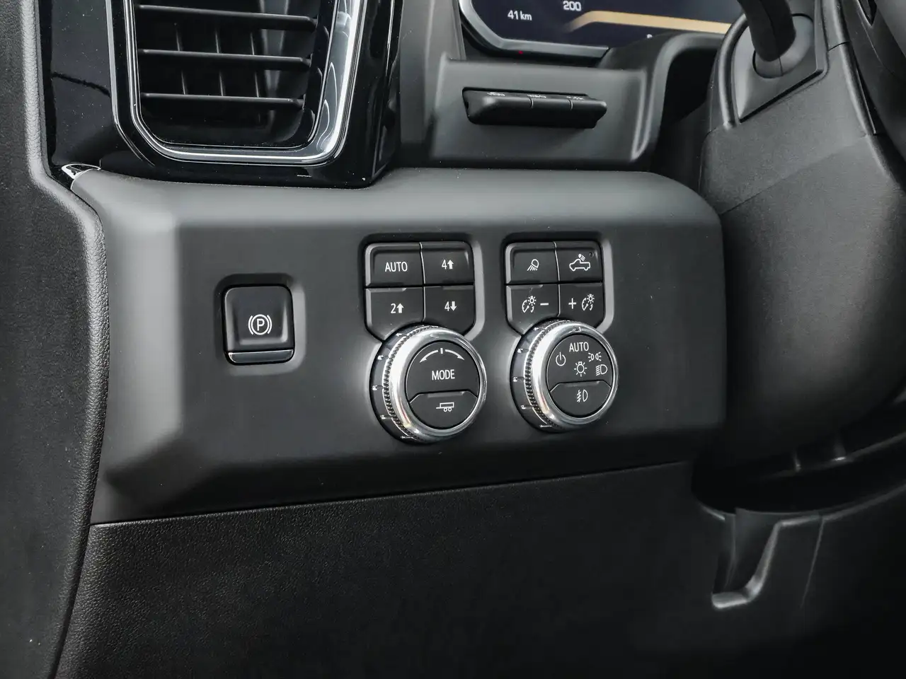 GMC Sierra 3500HD снимка GMC Sierra 3500HD
