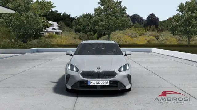 BMW 1 Series view 4