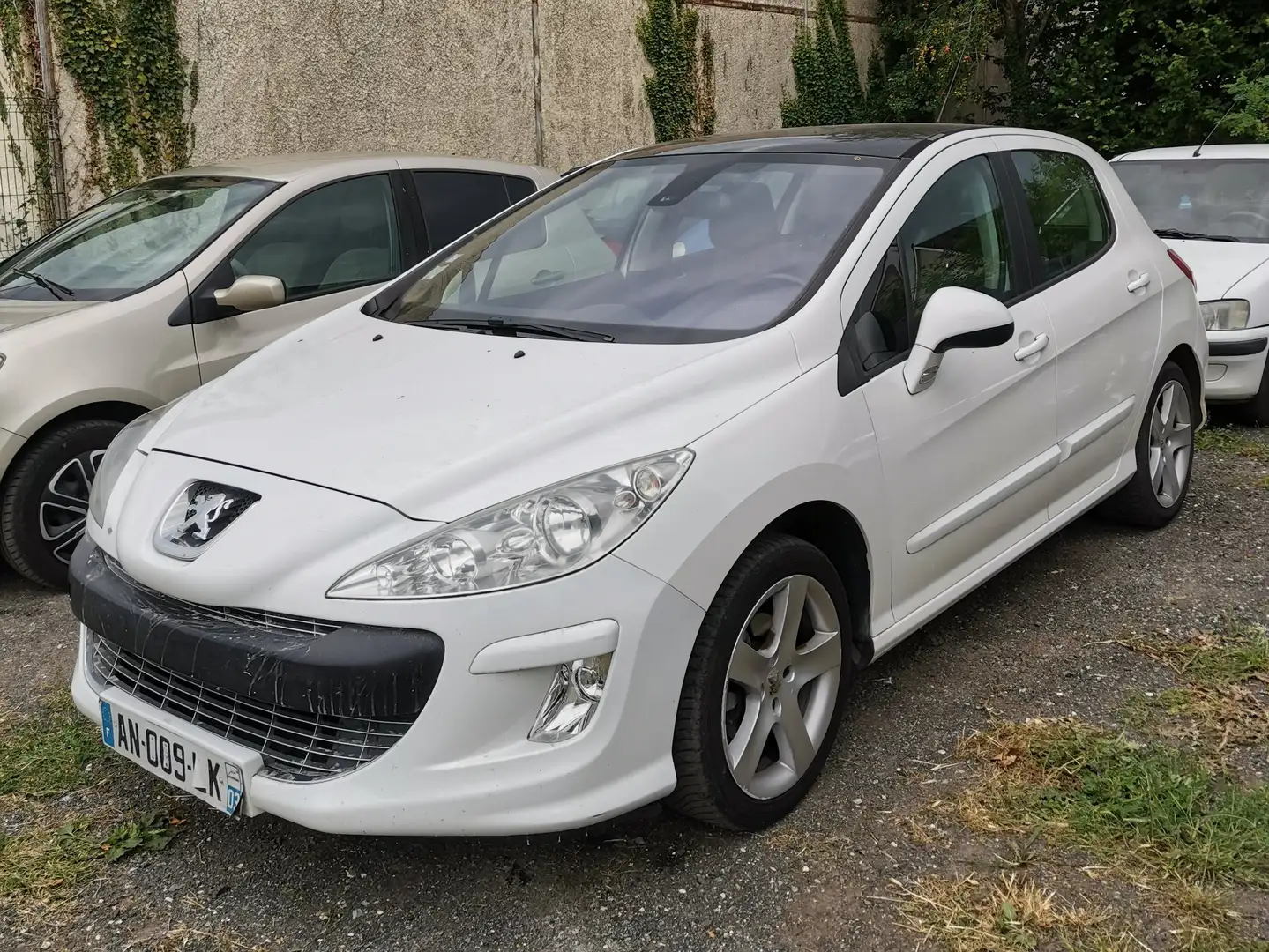 Peugeot 308 308 1.6 HDi 110ch FAP BVM5 BLUE LION Confort Pack Blanc - 1