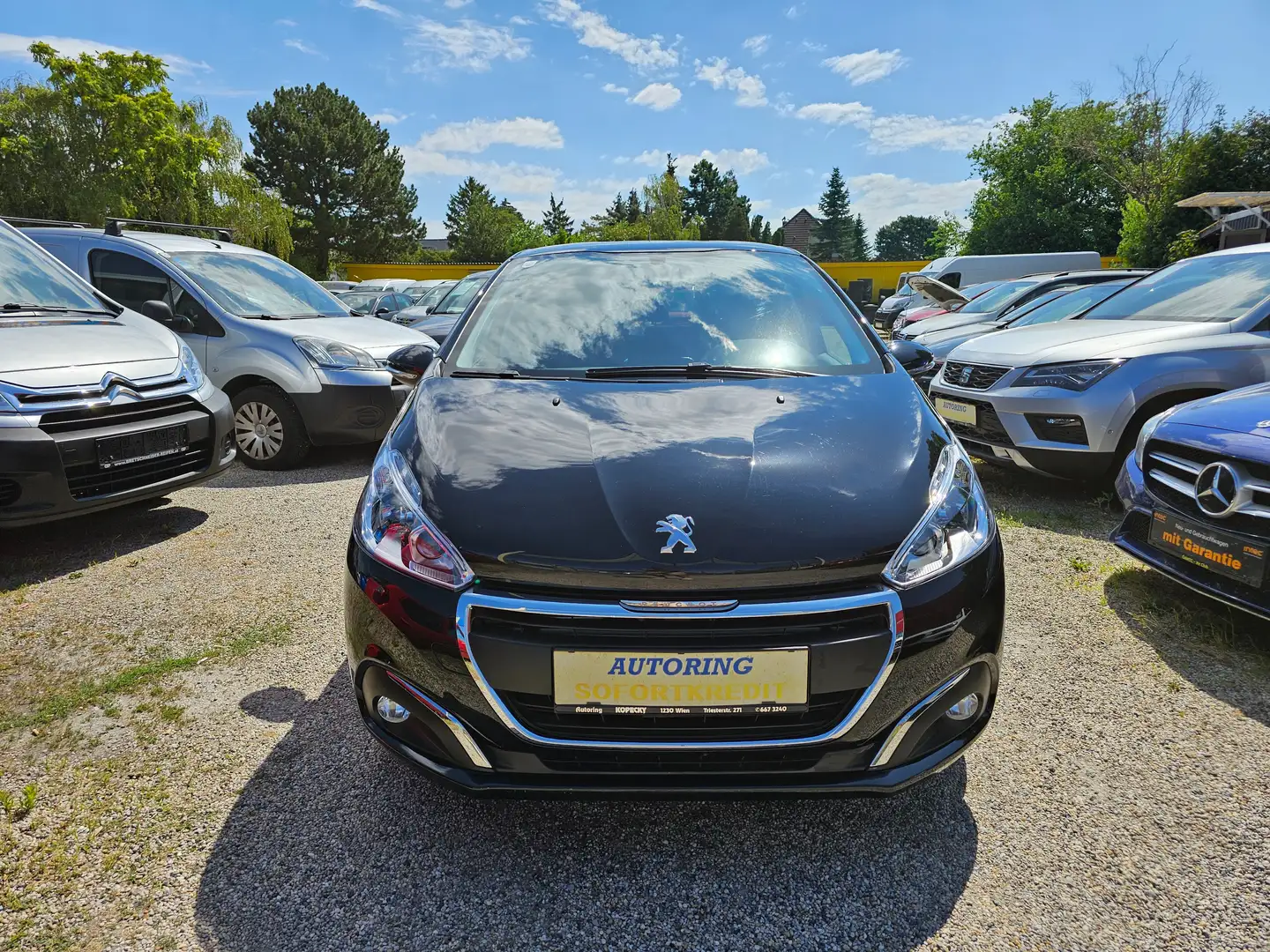 Peugeot 208 Active Schwarz - 2