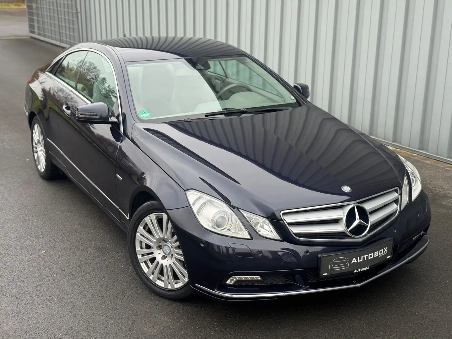 Mercedes-Benz E 220 *AVANGAERDE*KLIMA*SHZ*AUT*LEDER*NAVI+ Blau - 1