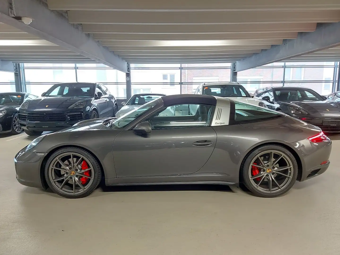 Porsche 991 911 Coupe 911 Targa 4S PDK Grau - 2