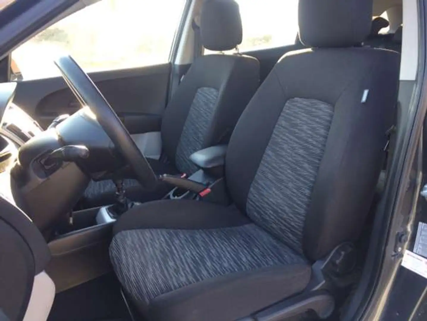 Kia Ceed / cee'd cee'd 1,6 CRDi Active Active Grau - 2