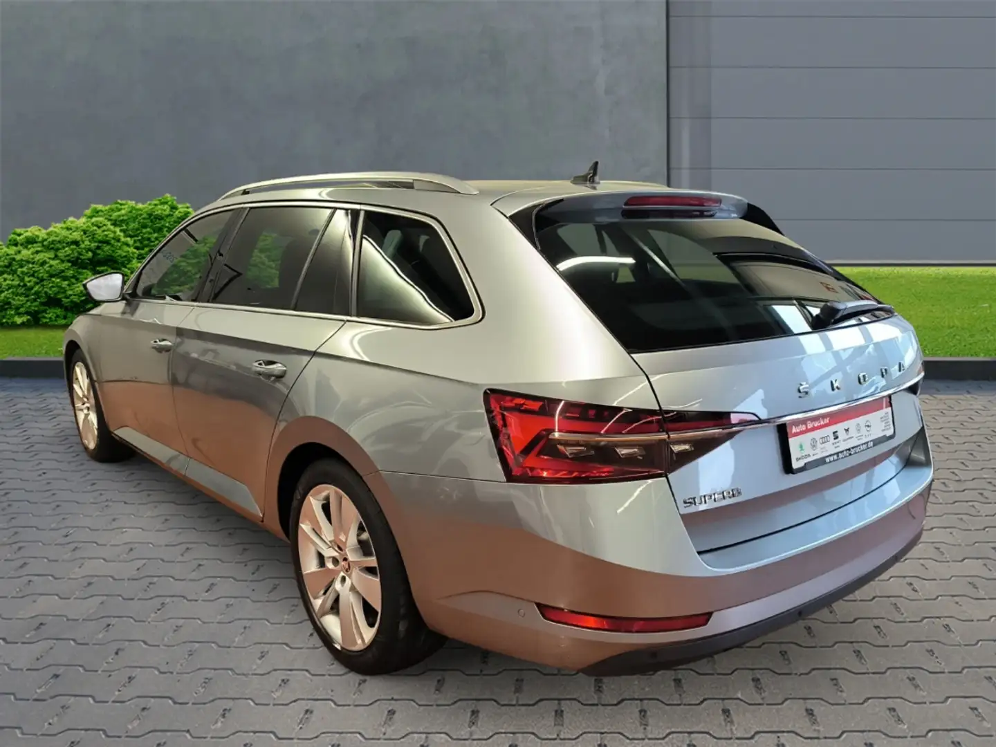 Skoda Superb Combi Premium Edition 2.0 TDI+Anhängerkupplung+Led Grau - 2