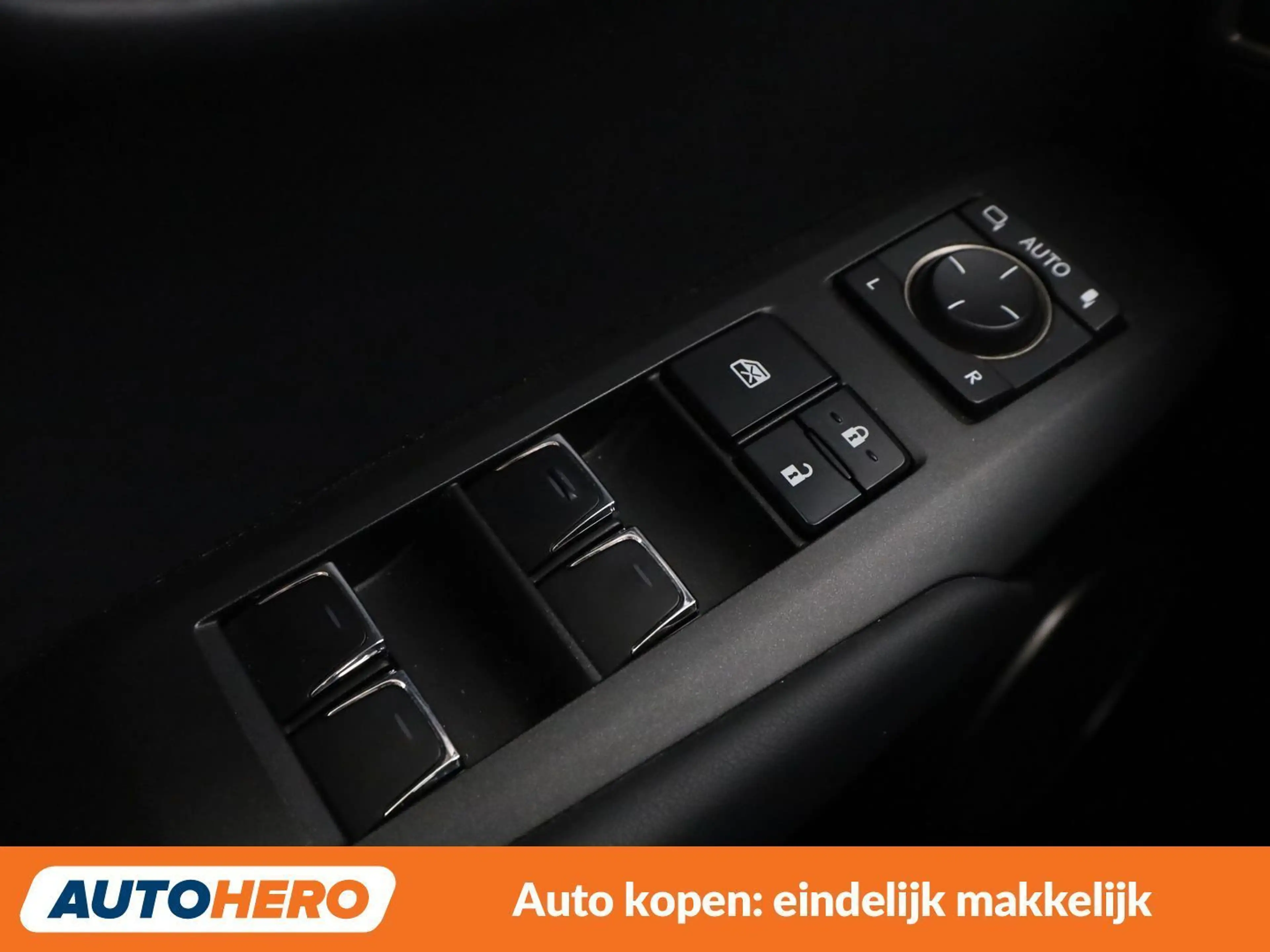 Lexus NX 300h NX 300h E-Four Premium — photo 27