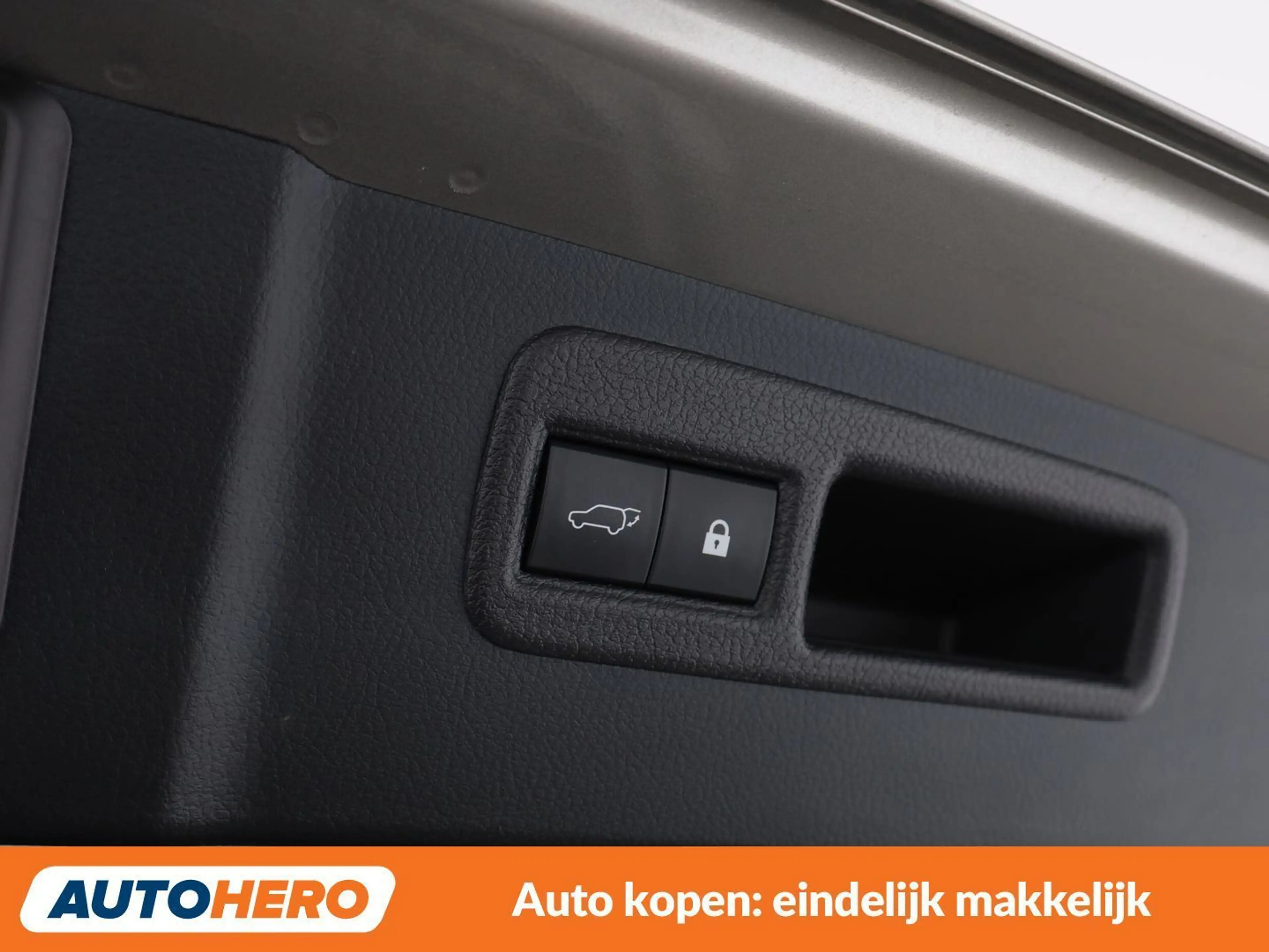 Lexus NX 300h NX 300h E-Four Premium — photo 33