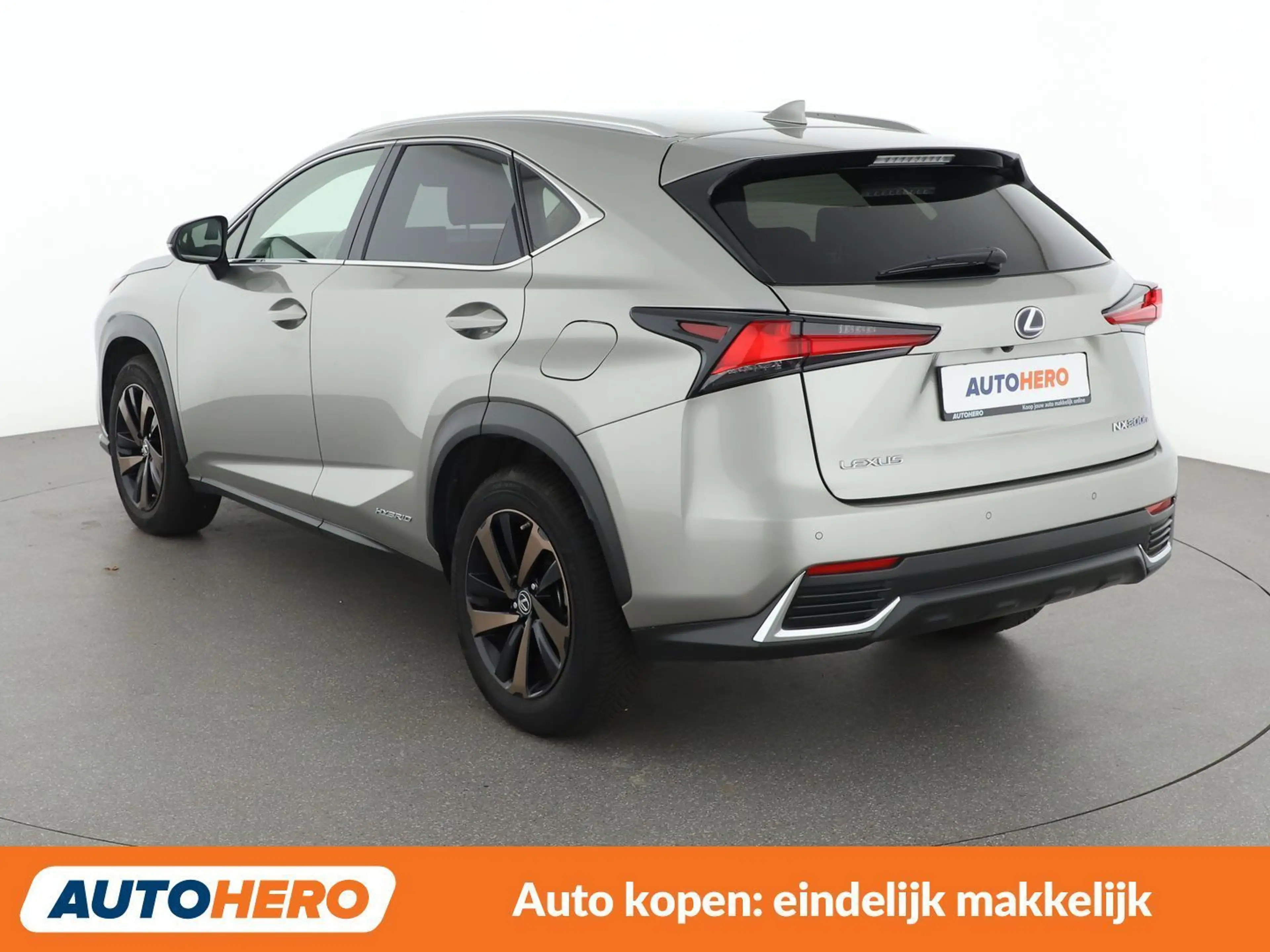 Lexus NX 300h NX 300h E-Four Premium — photo 4