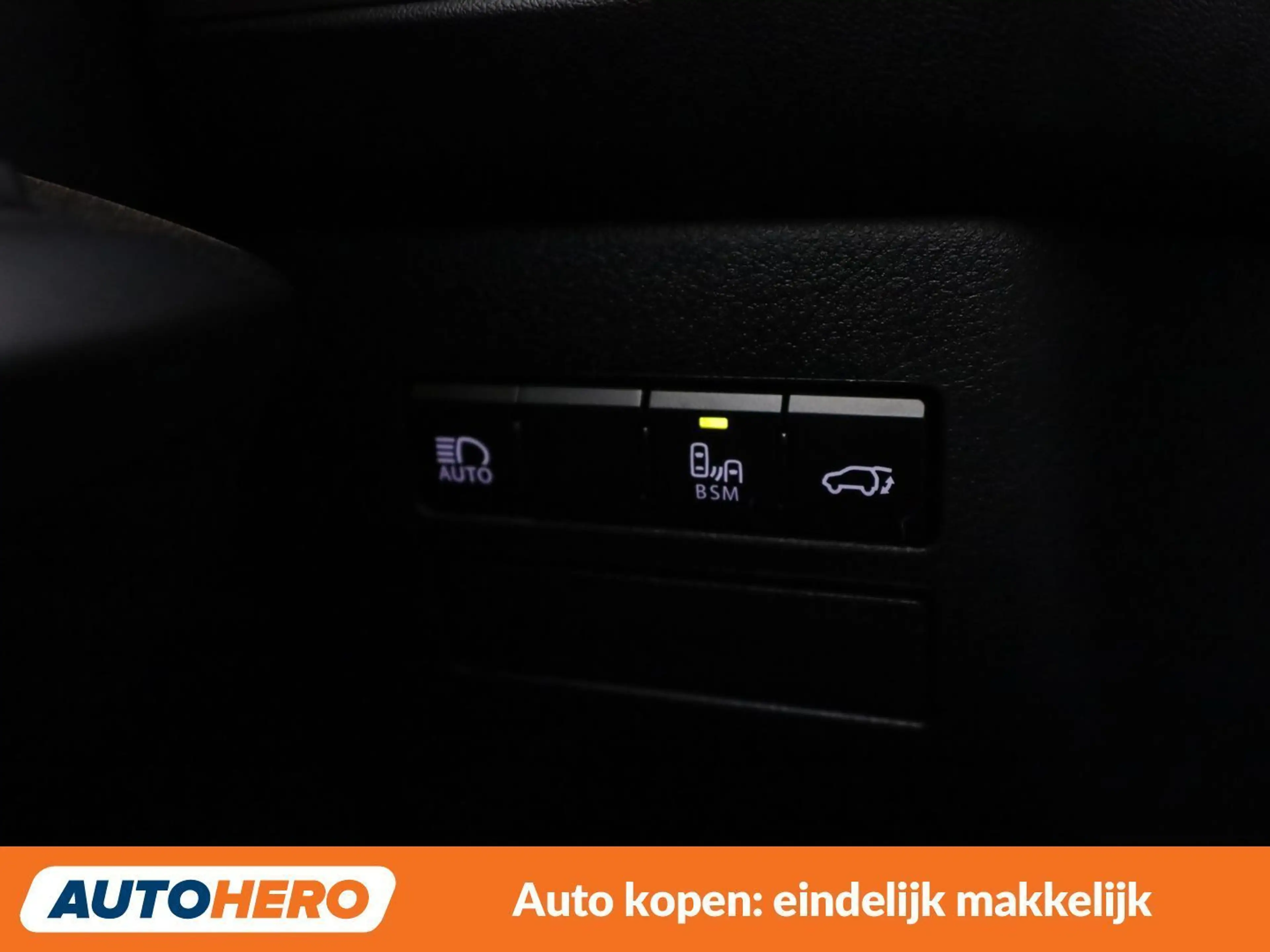 Lexus NX 300h NX 300h E-Four Premium — photo 28