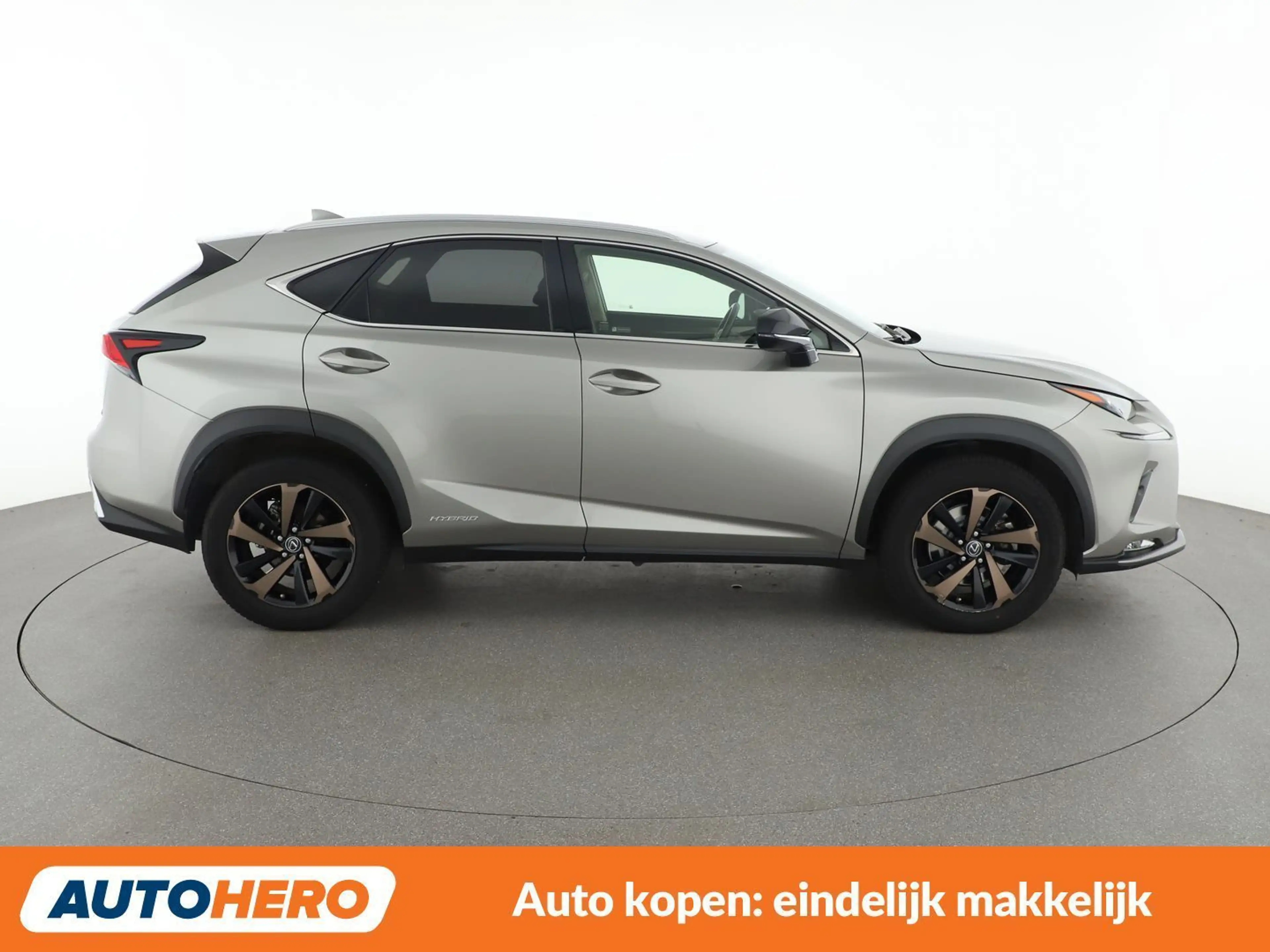 Lexus NX 300h NX 300h E-Four Premium — photo 7