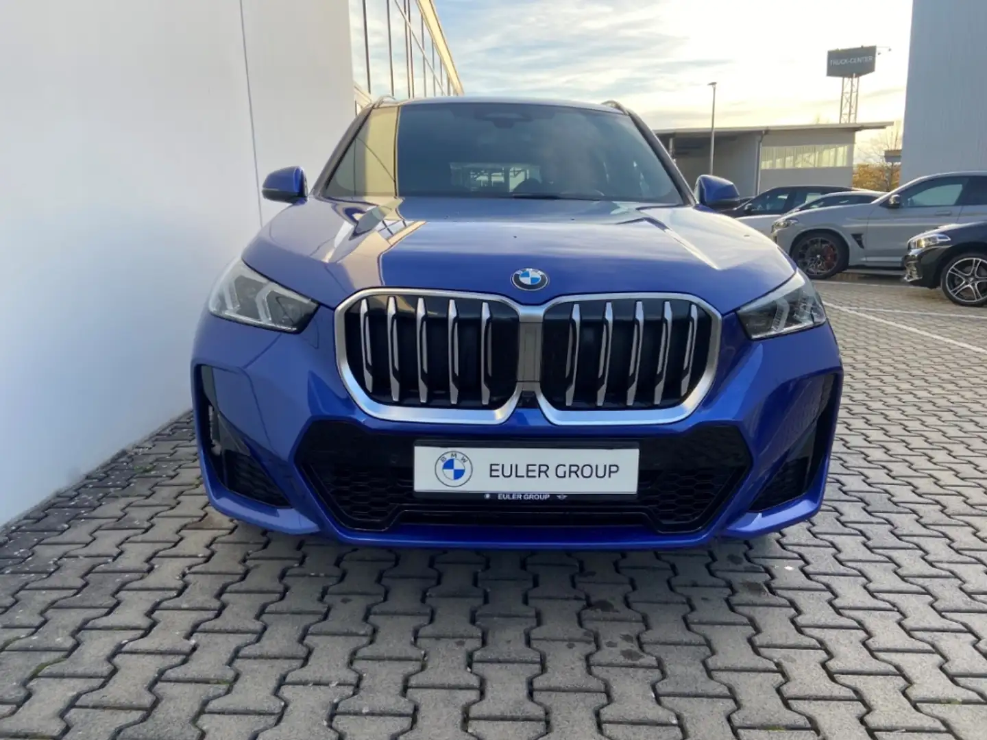 BMW X1 xDrive 23iA M-Sport PANO DrivAssProf H/K Blau - 2