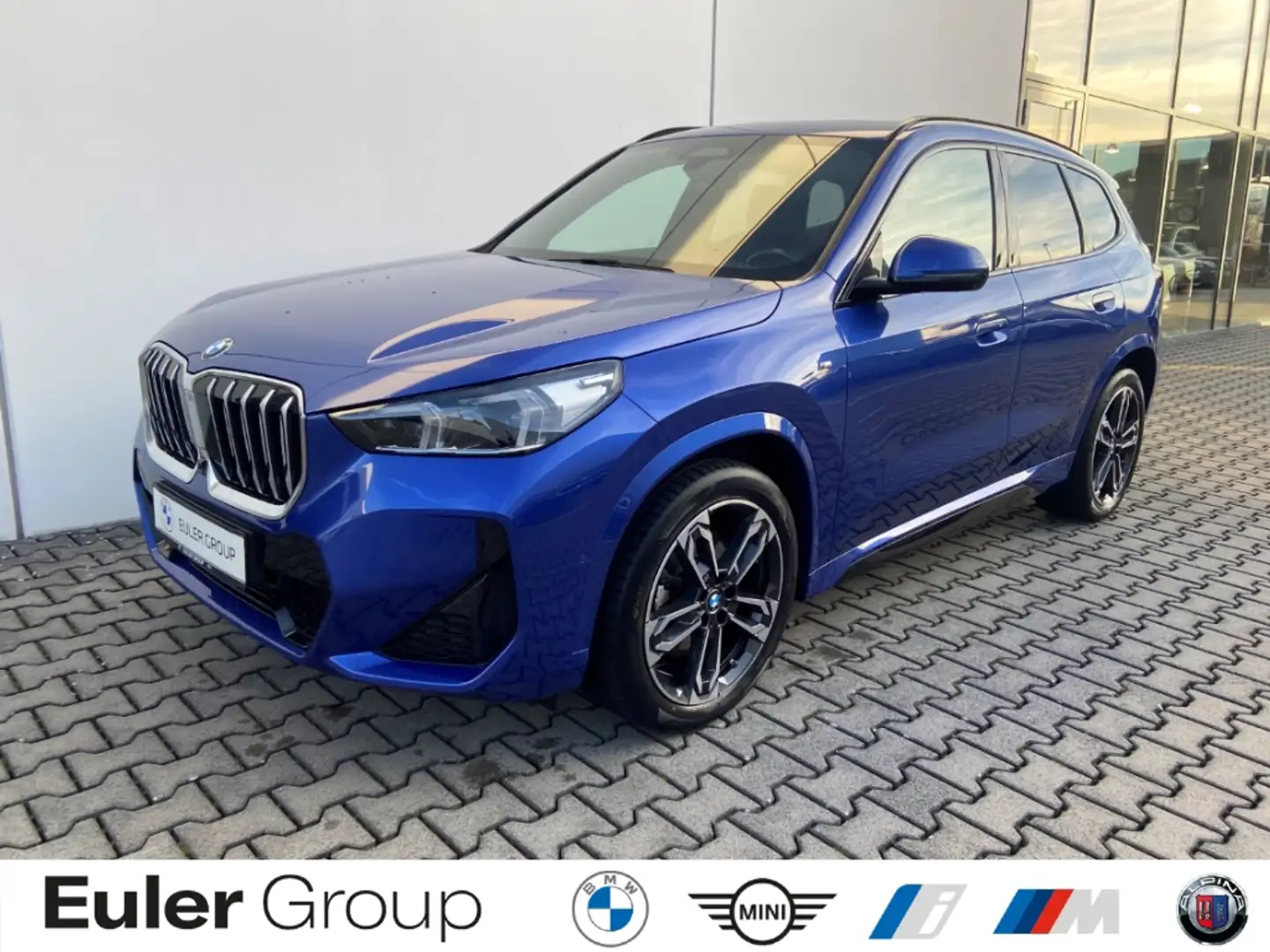 BMW X1 xDrive 23iA M-Sport PANO DrivAssProf H/K Blau - 1