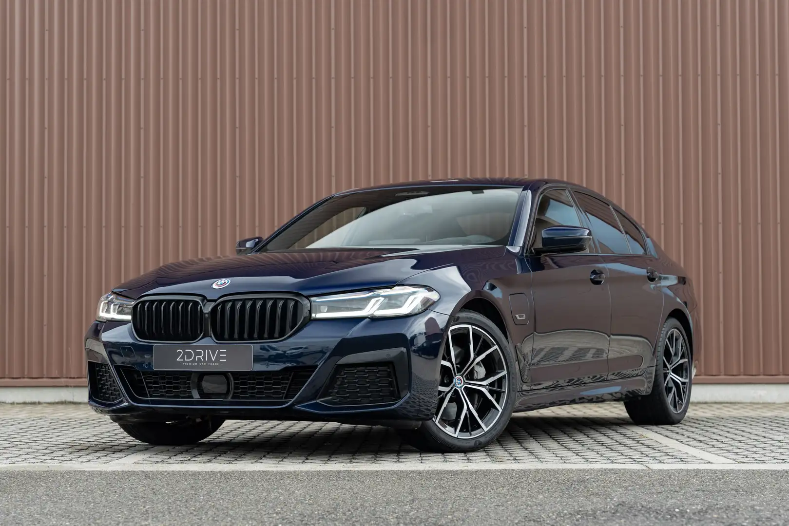 BMW 545 3.0 545e xDrive Berline | M-Pack | Facelift Blauw - 1