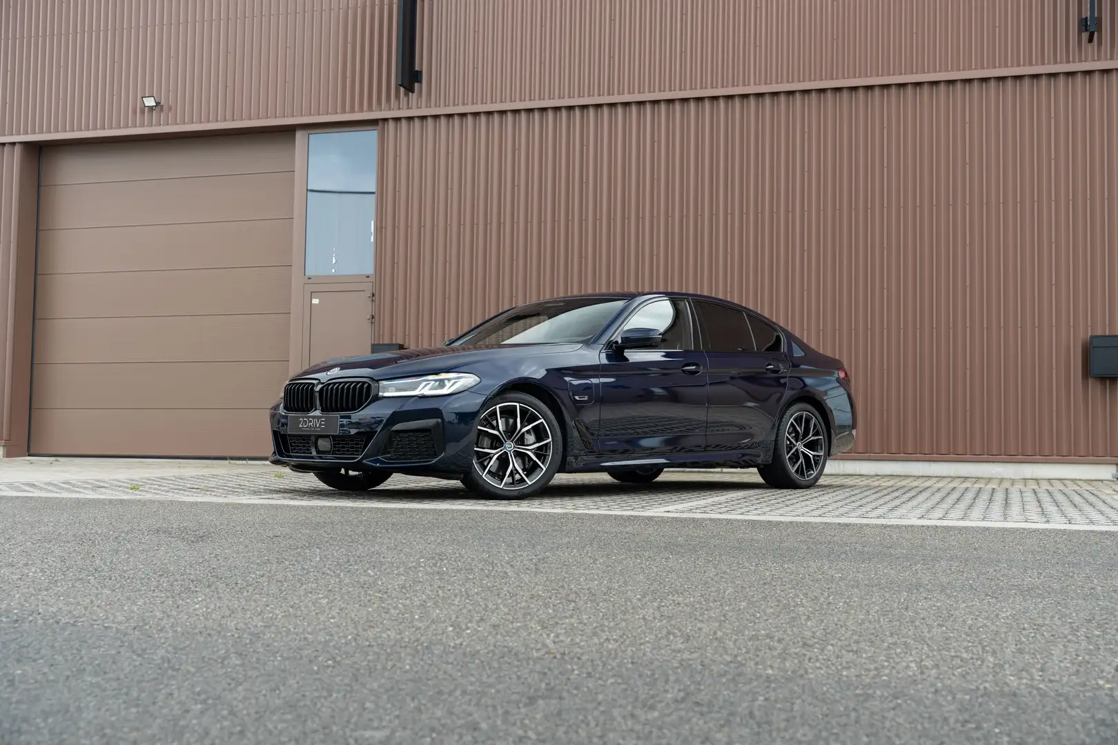 BMW 545 3.0 545e xDrive Berline | M-Pack | Facelift Blauw - 2