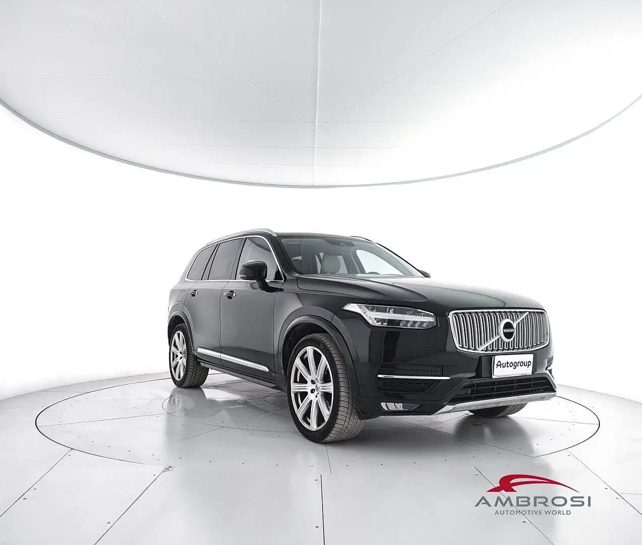 Volvo XC90 D5 AWD Geartronic 7 posti Momentum Nero - 2