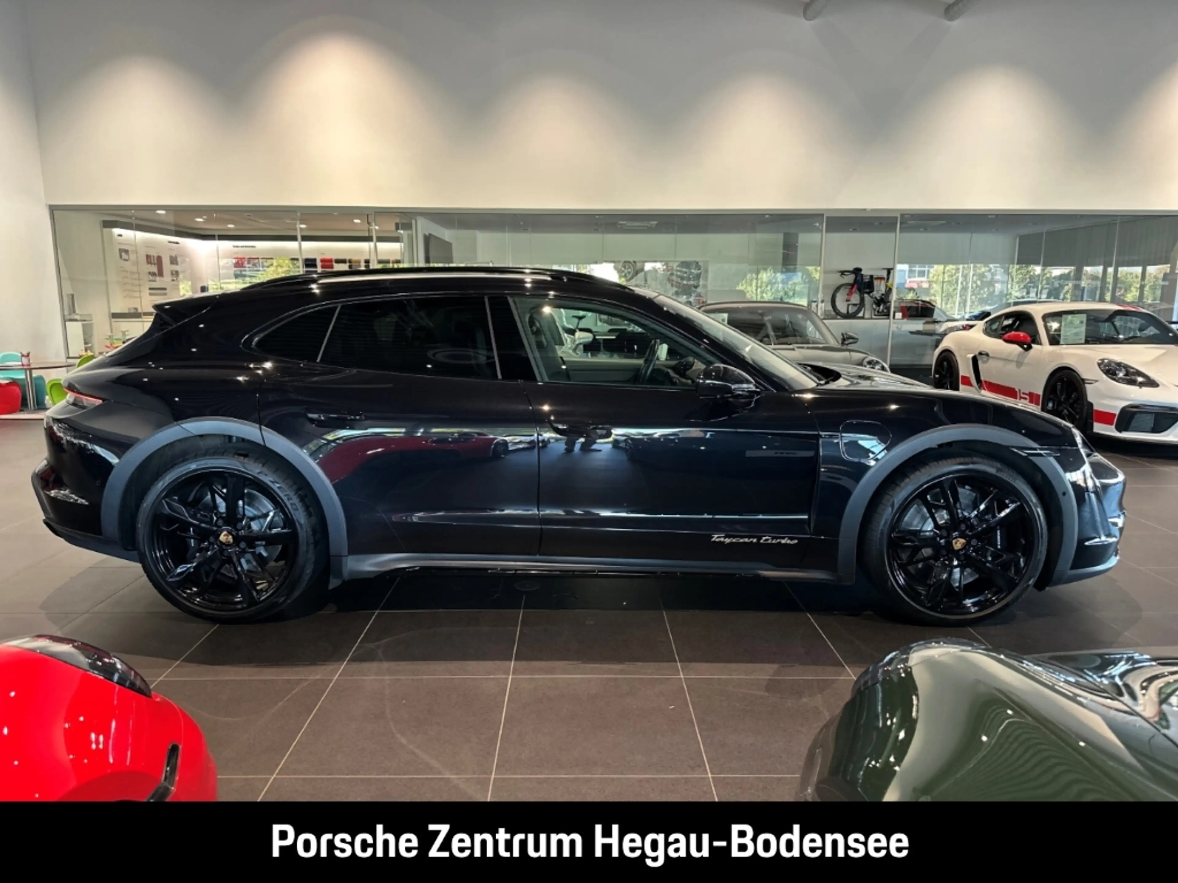 Porsche Taycan Turbo Cross Turismo — photo 13