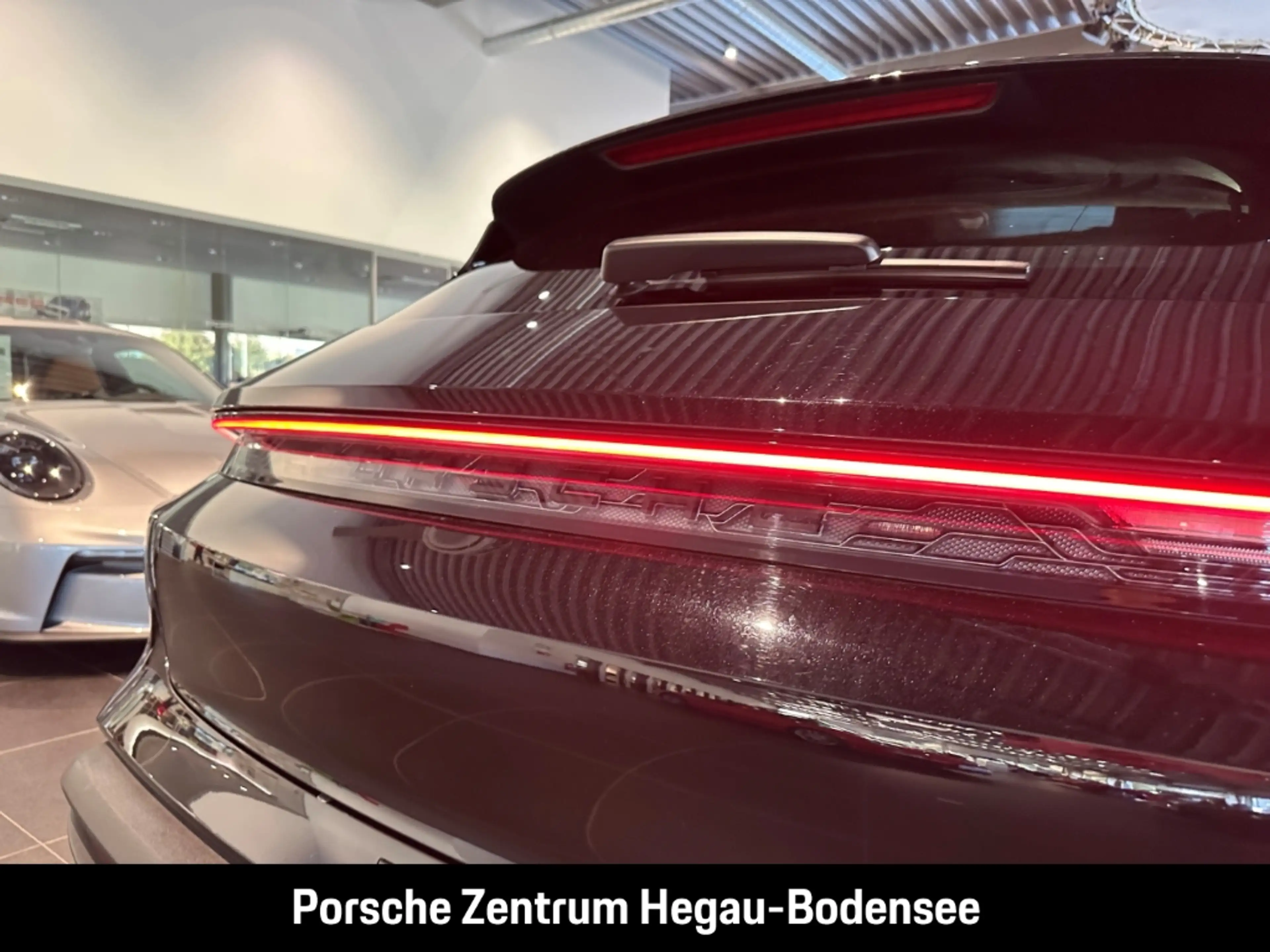 Porsche Taycan Turbo Cross Turismo — photo 5