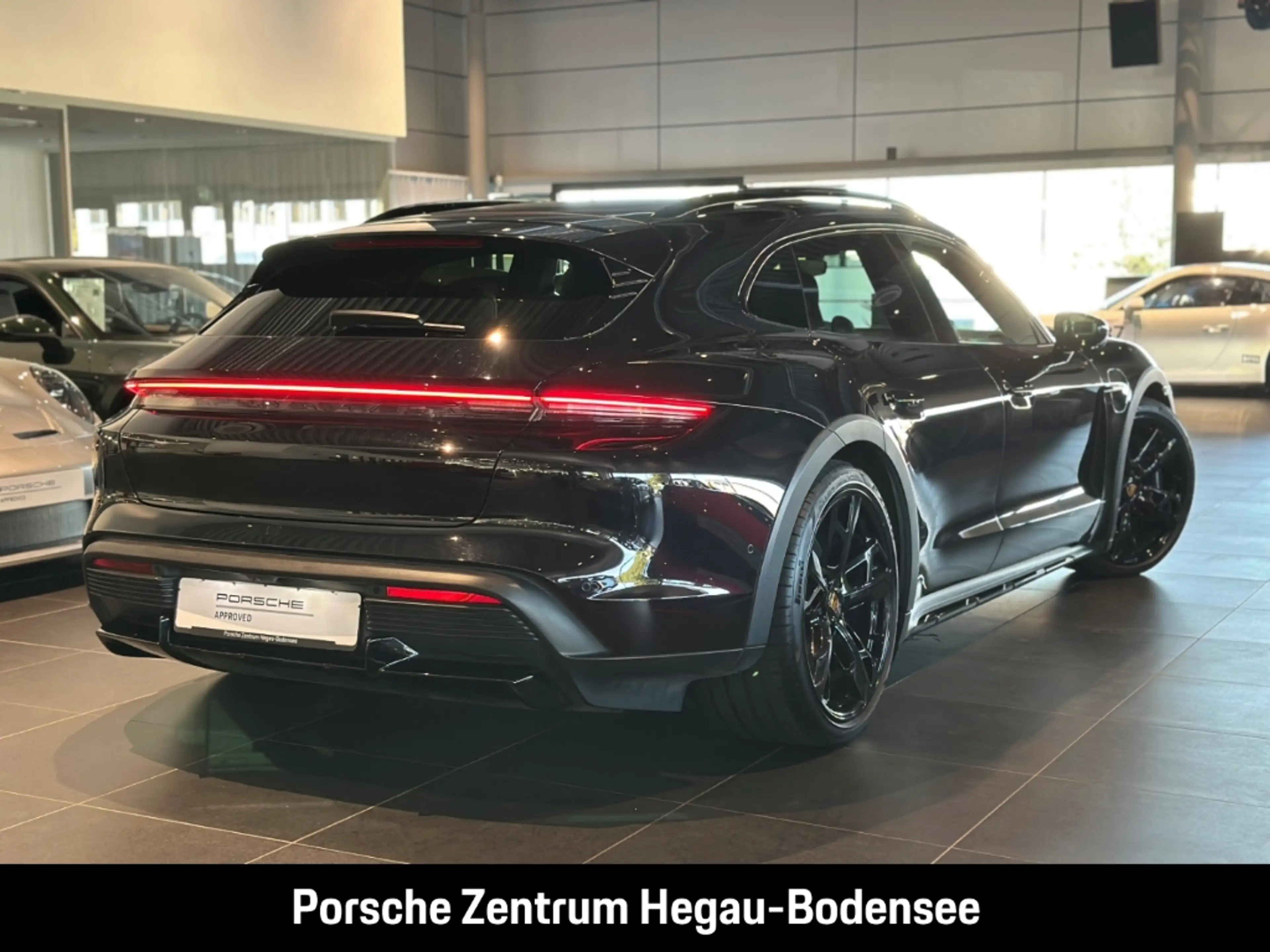 Porsche Taycan Turbo Cross Turismo — photo 3