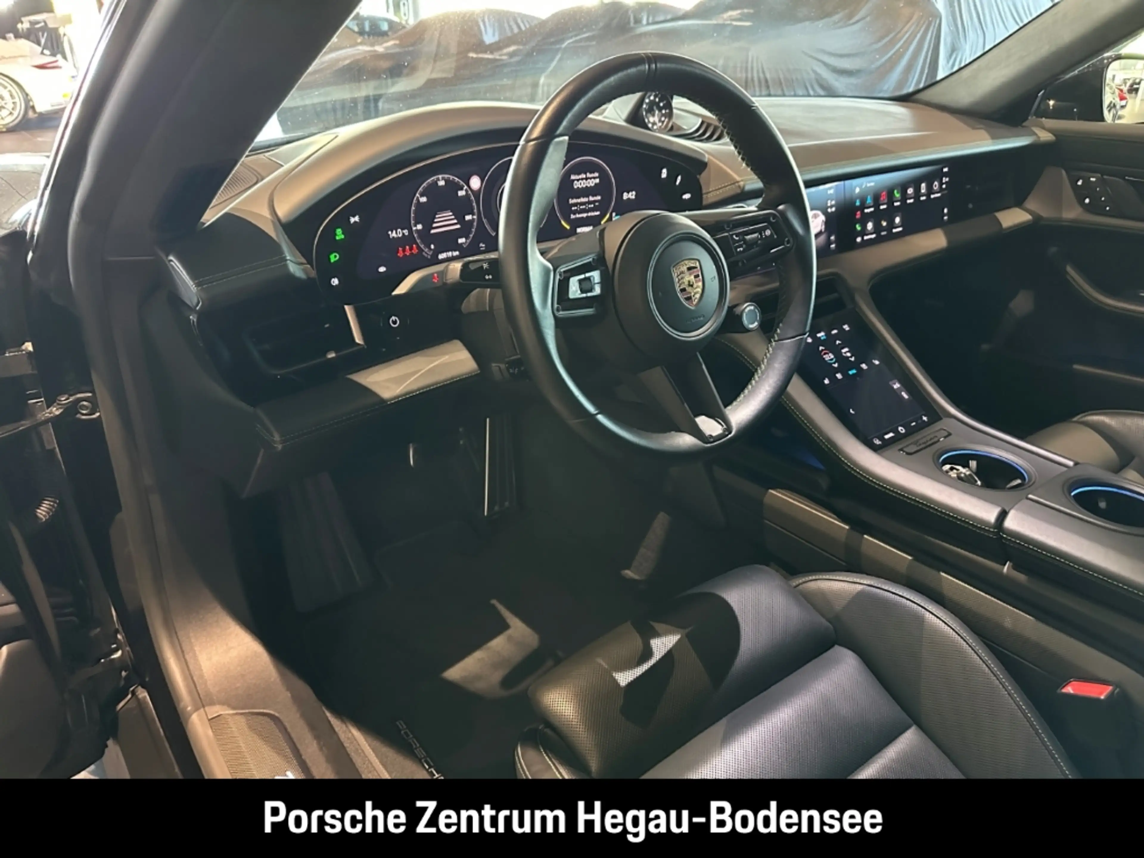 Porsche Taycan Turbo Cross Turismo — photo 7