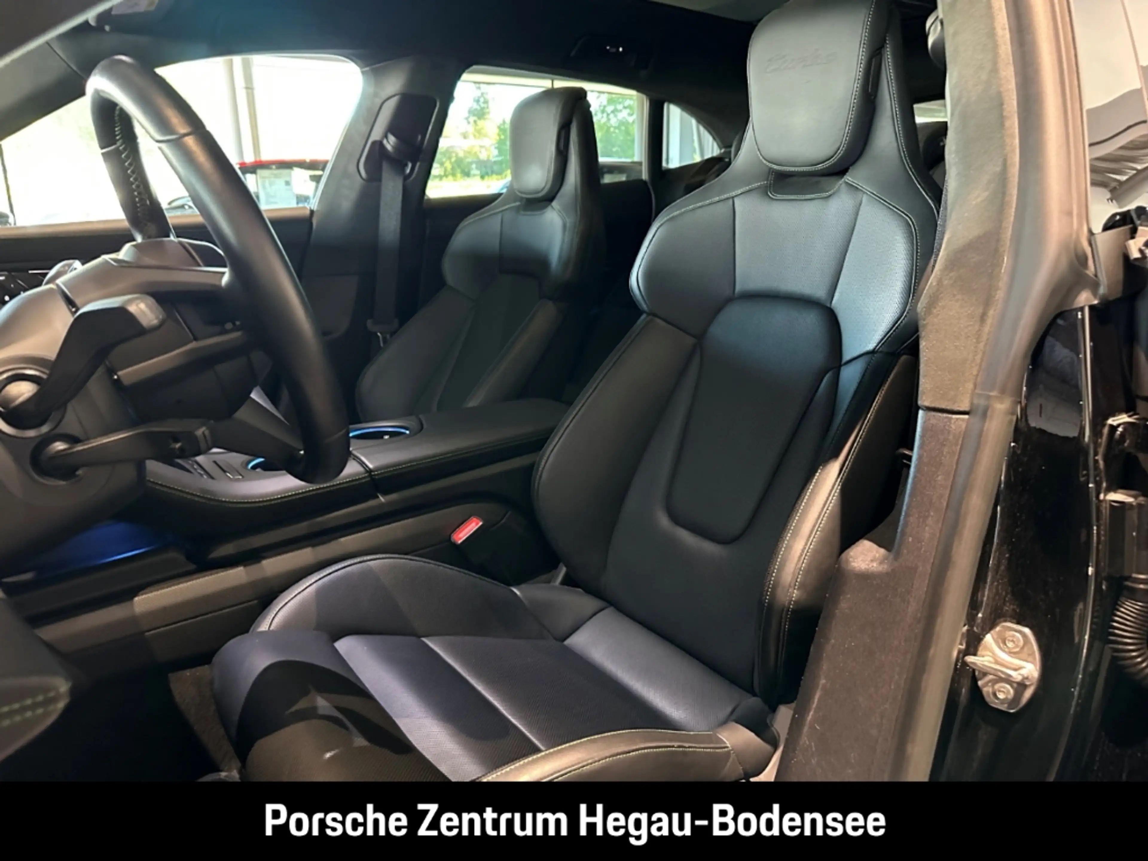 Porsche Taycan Turbo Cross Turismo — photo 8