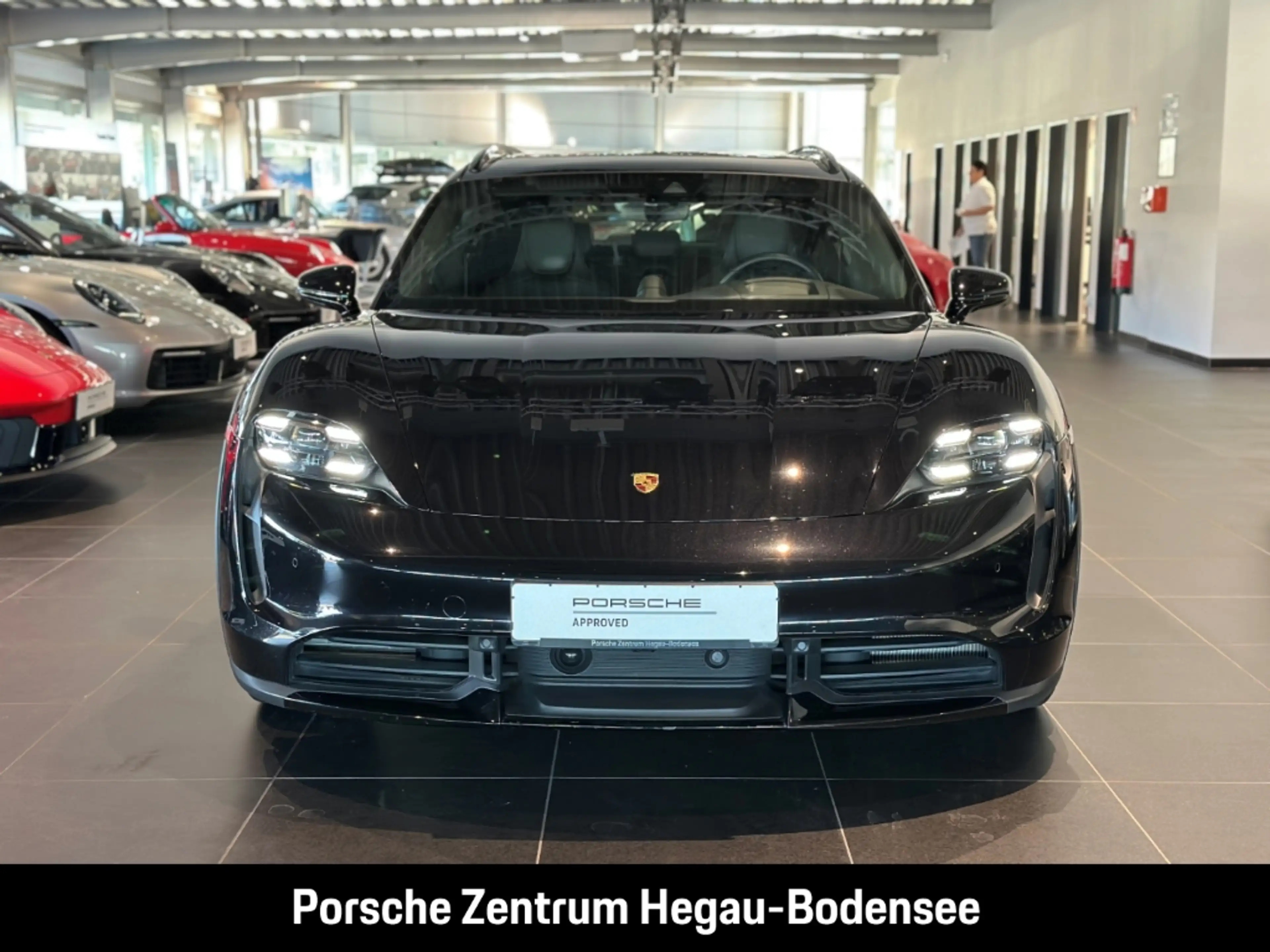 Porsche Taycan Turbo Cross Turismo — photo 4