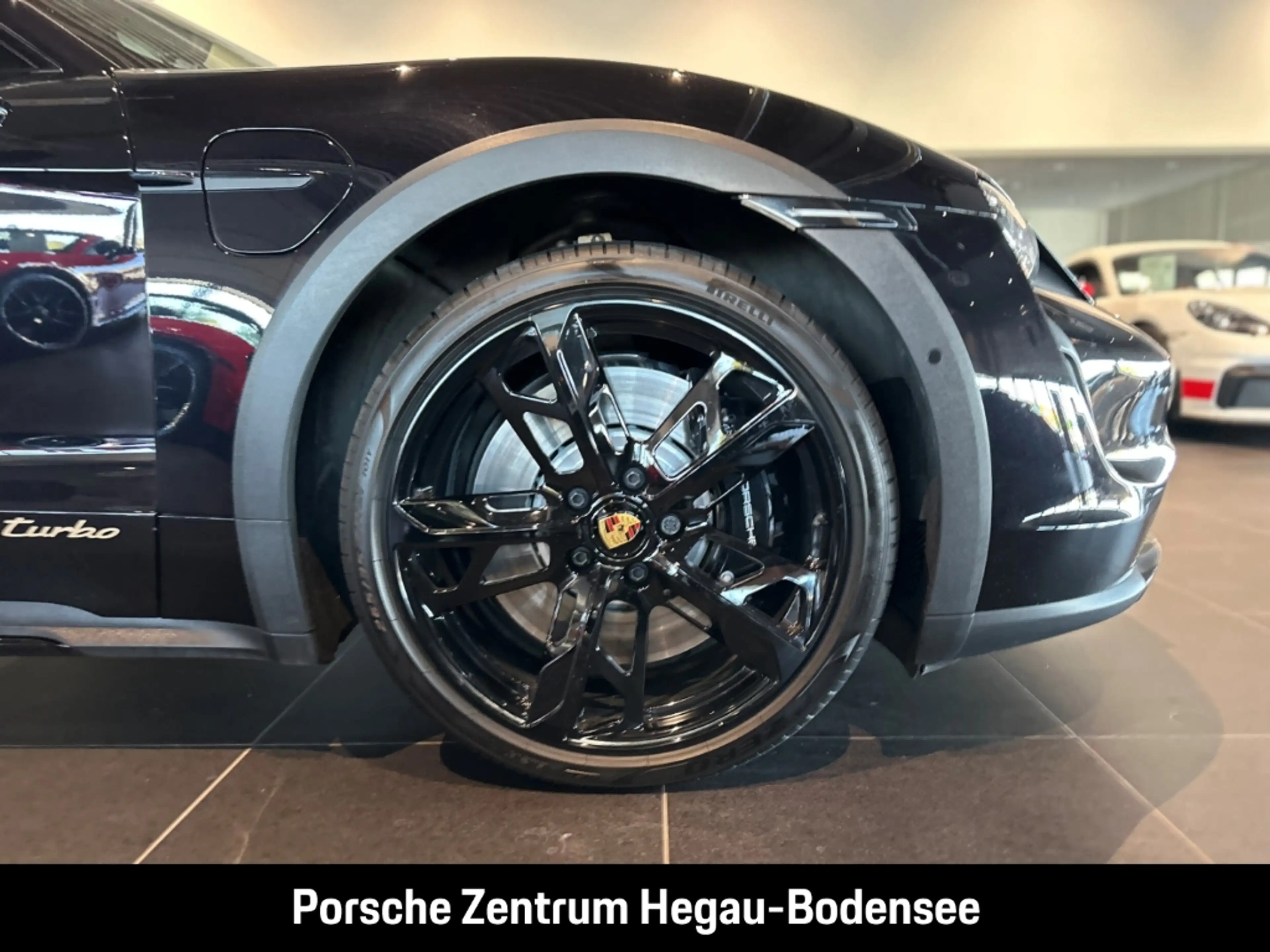 Porsche Taycan Turbo Cross Turismo — photo 6