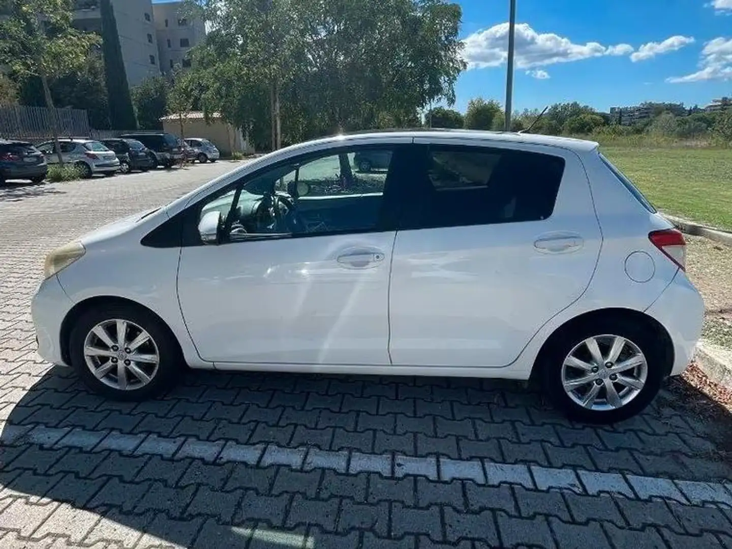 Toyota Yaris Lounge Bianco - 1
