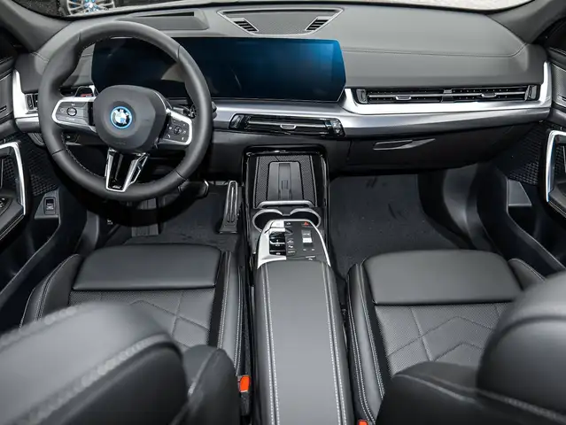 BMW Ix2 view 10