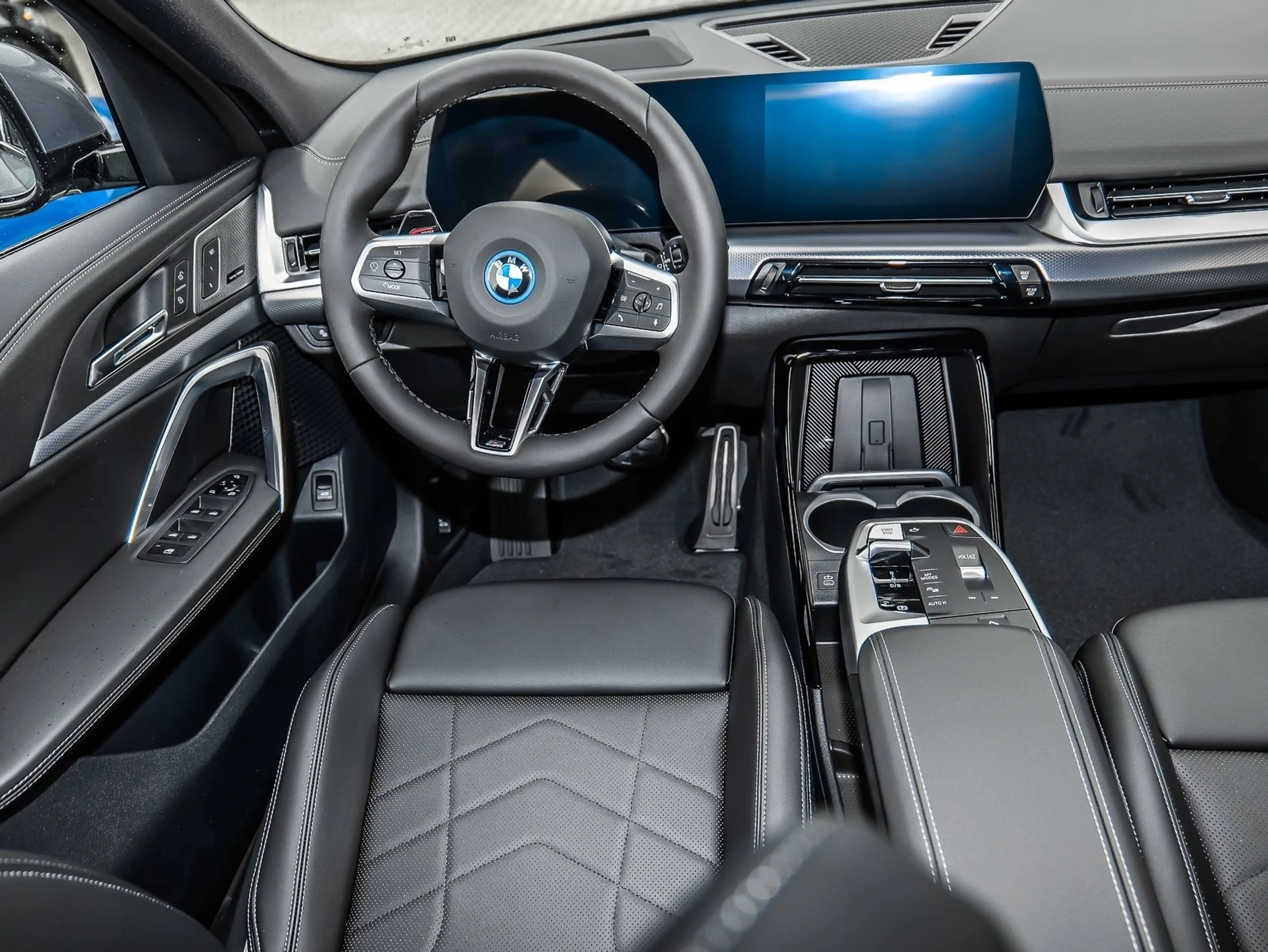 BMW iX2 xDrive30 M Sport HUD PANO ACC AHK RFK NAVI — photo 12