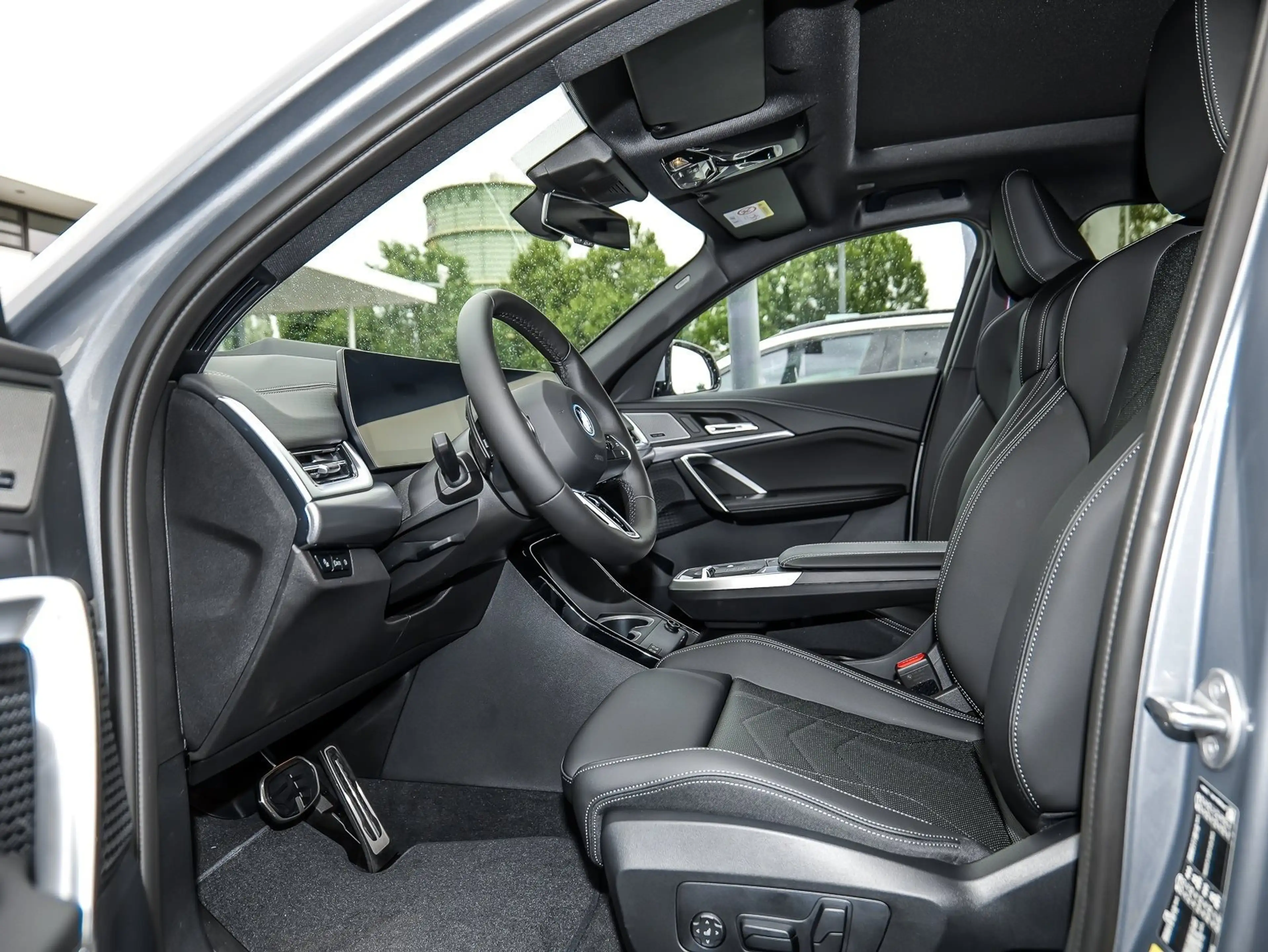 BMW iX2 xDrive30 M Sport HUD PANO ACC AHK RFK NAVI — photo 7