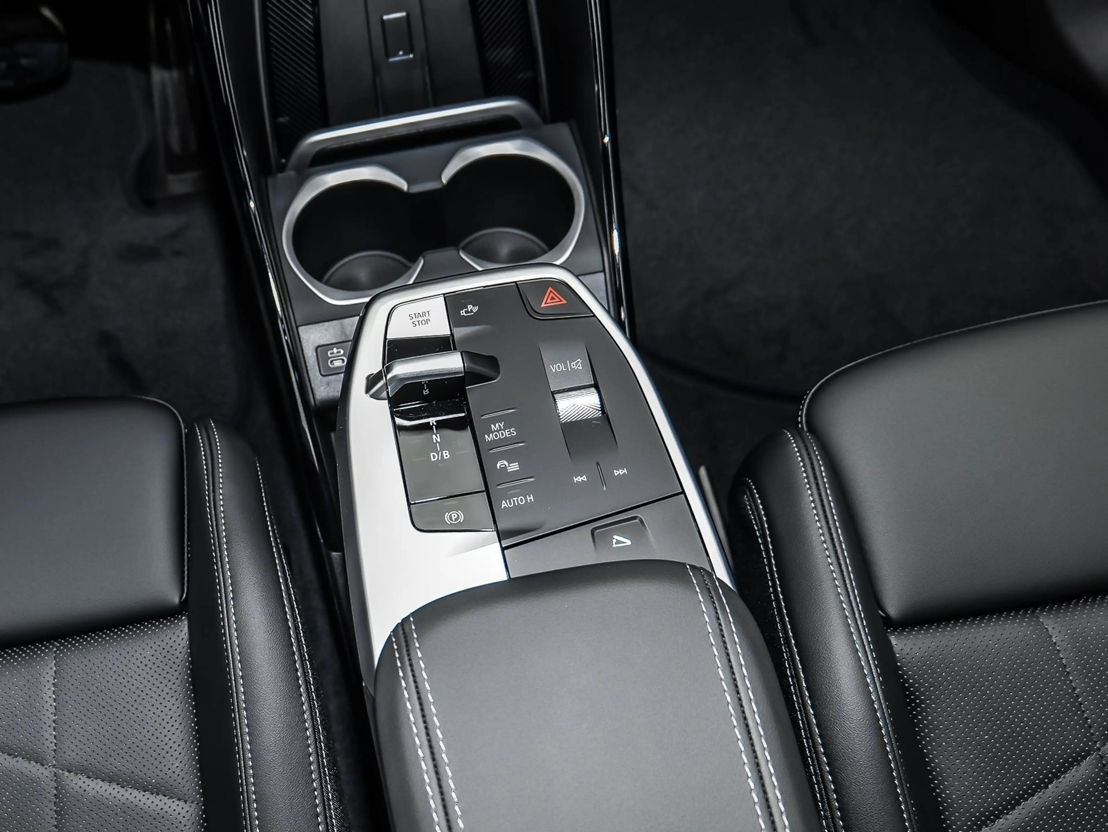 BMW iX2 xDrive30 M Sport HUD PANO ACC AHK RFK NAVI — photo 13