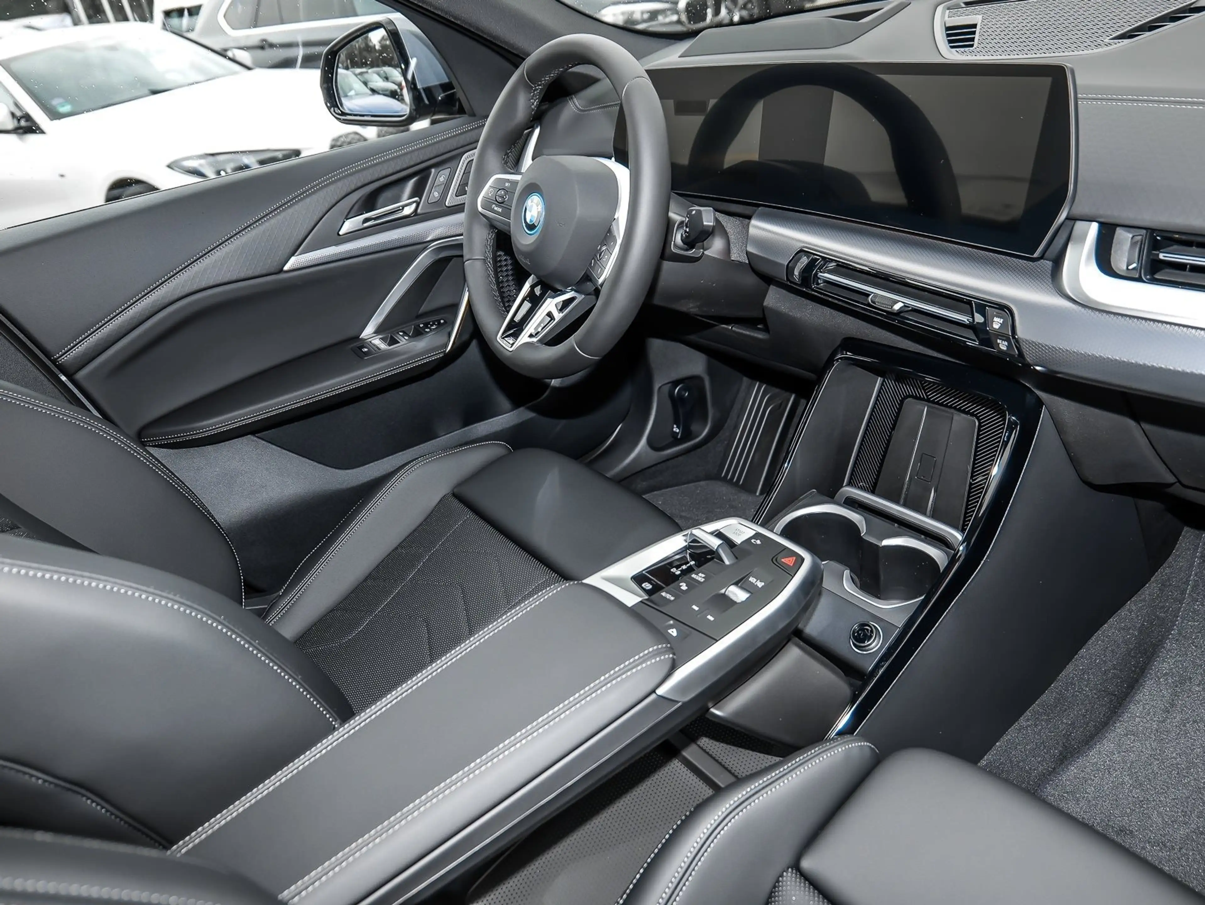 BMW iX2 xDrive30 M Sport HUD PANO ACC AHK RFK NAVI — photo 3