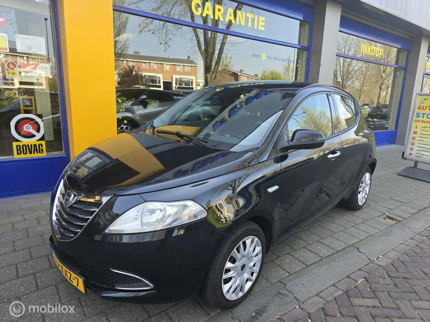 Lancia Ypsilon 0.9 TwinAir Gold Negru - 1